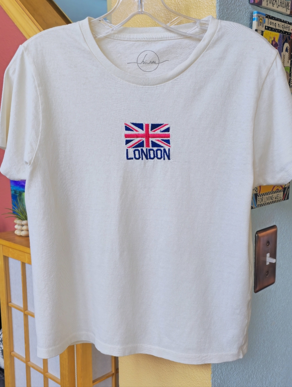 hi res London Brittish Flag Cream Shirt Sleeve Tee Size Large